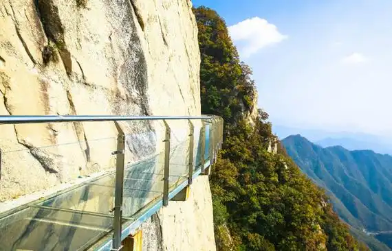 国内八大惊险刺激的悬空栈道,第二个就在张家界,你敢来挑战吗(图8)