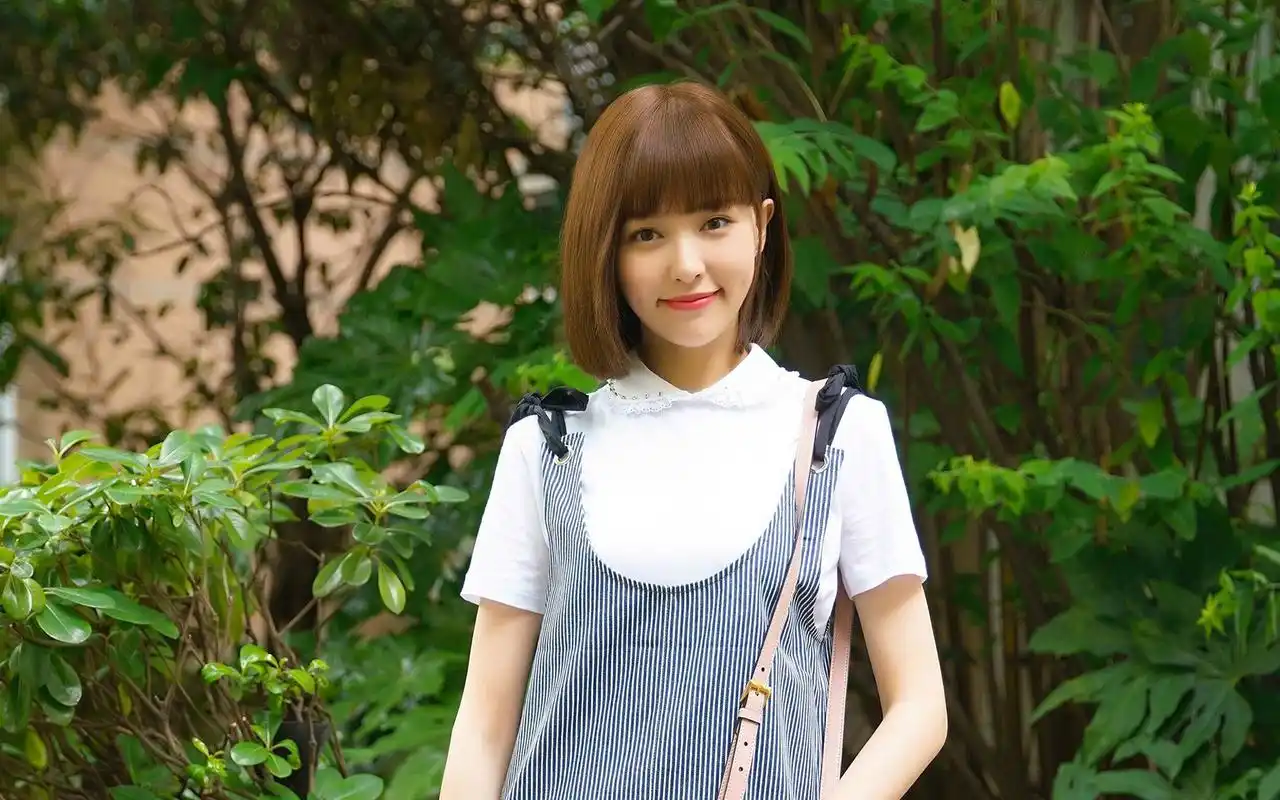 唐嫣背带裙甜美写真高清桌面壁纸高清大图预览1920x1200_大陆明星下载