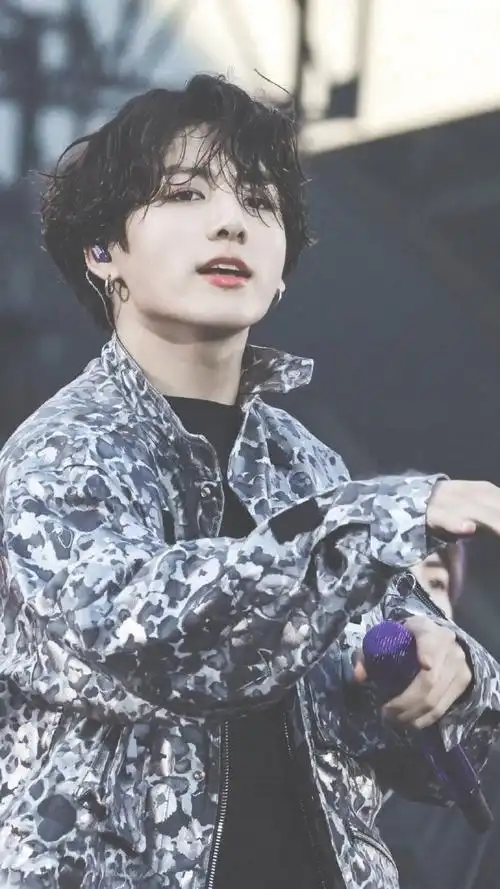 防弹少年团 田柾国 #田柾国壁纸# 来自lisa壁纸无水印 - 微博