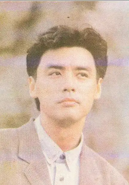 钟镇涛年轻时候的照片