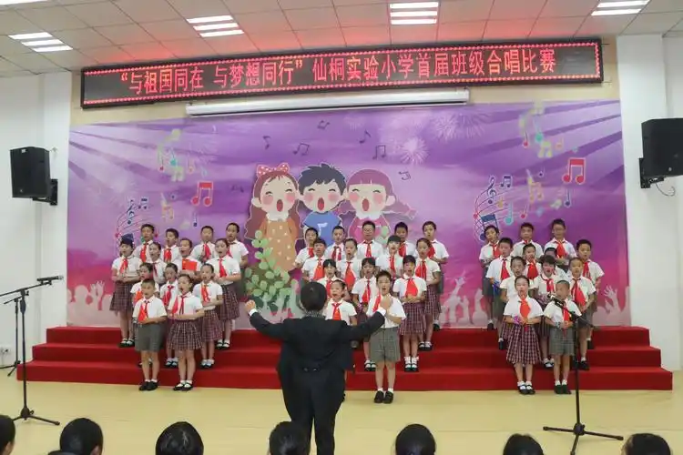 三(2)班合唱表演