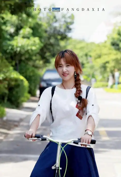 芳大侠美食外拍世界第十一辑:湖北妹子摄影基地演绎单车少女