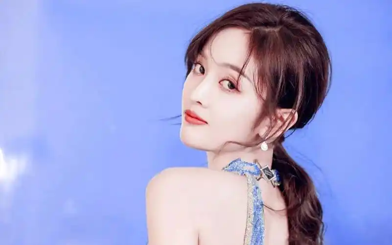 吴宣仪这套礼服太美了