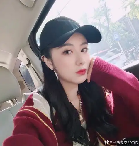 娱乐#网红薇娅获奖引热议,得知真实原因后,网友:实至名归