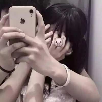 情头拿手机挡脸一对两张 2021新图片微信头像,情侣头像图片-回车桌面