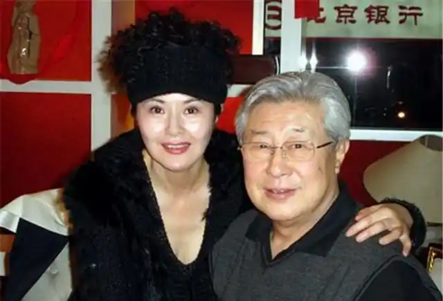 "完美男神"王心刚:照顾患病妻子50年,夫妻相爱背后是共度冷暖