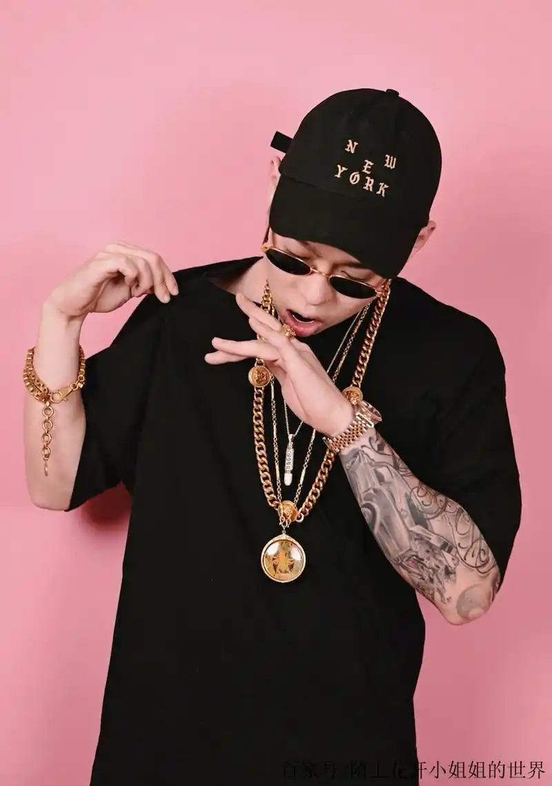 他是不羁rapper刘嘉裕,他是弹壳,他是红花会里的硬核男人