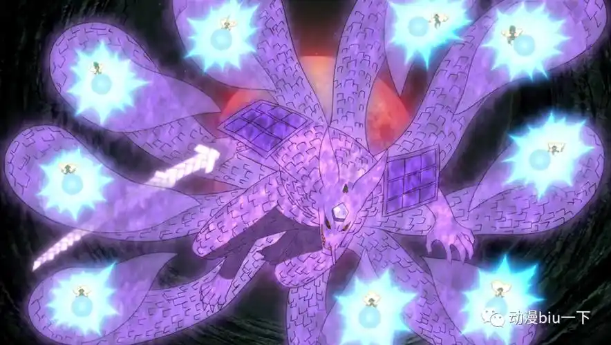 在忍界大战中,鸣人和佐助联手,佐助将须佐能乎化身铠甲披在了九尾的