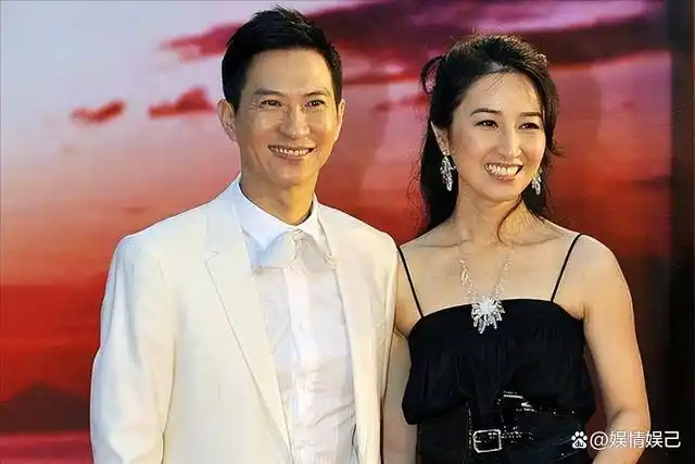 张家辉:关咏荷为他巅峰隐退相夫教子,他成名后爱她30年无绯闻!