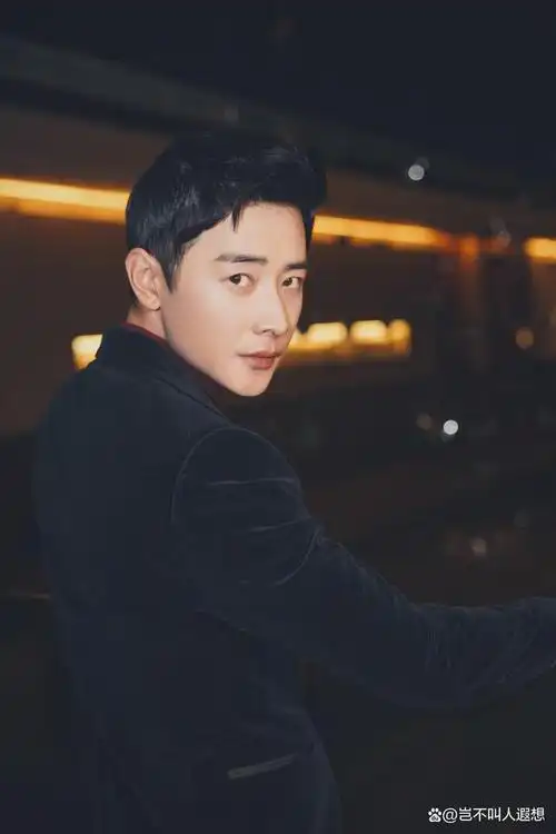 娱乐圈十大小眼睛帅气男明星看看有没有你喜欢的