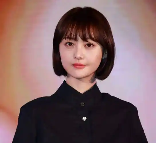 图自视觉中国郑爽被海宁东开之星告上法庭后,2021年12月16日,松江法院