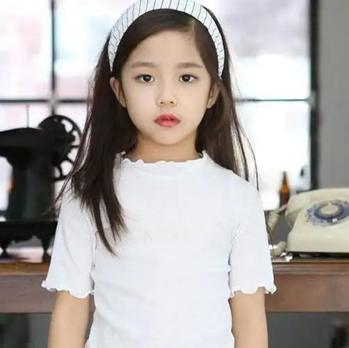 她就是让人惊呼「我愿意等她10年」的韩国小女孩模特儿,她的照片让人