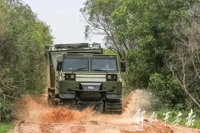 叫jm8"骏马"全地形装甲车,其原型是新加坡近年来研制的"野马"全地形车