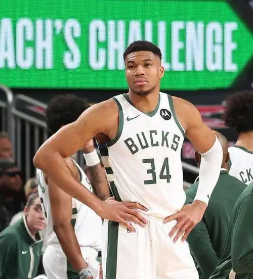 字母哥生涯得分新高,残暴一战创多项纪录|雄鹿队