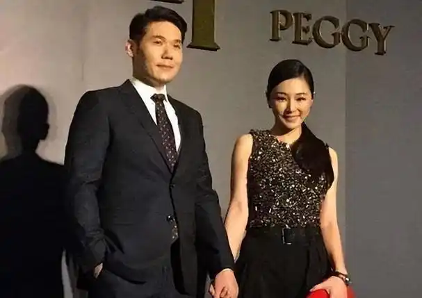 陈怡蓉跟何润东有个十年之约,这次她还特地带着做医美的老公一起来啦!