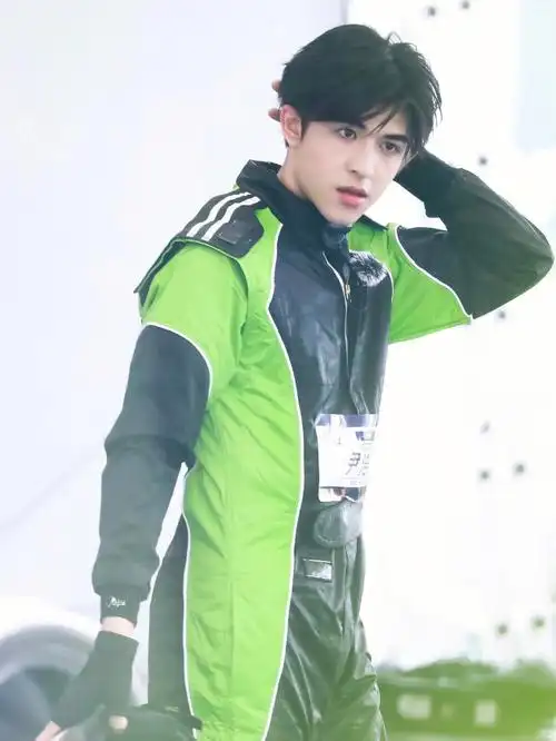 尹浩宇→派派在酷guy和小猪包之间随意切换