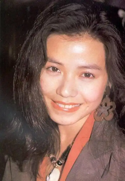 香港玛丽莲梦露钟楚红事业顶峰为爱退隐47岁丧夫后拒绝再婚