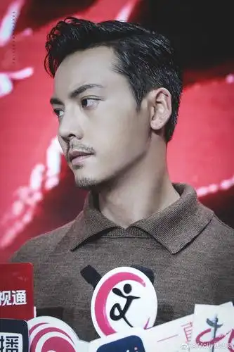 陈伟霆性感的小胡渣想要每日一蹭为他疯狂打call