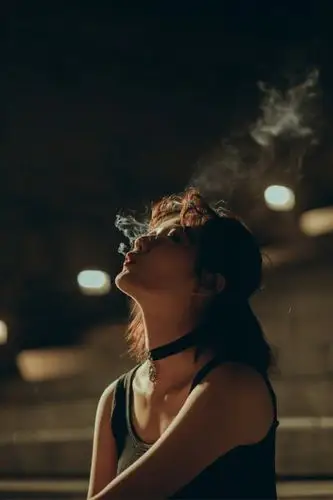 女孩吸烟的样子有没有好看的时候呢?