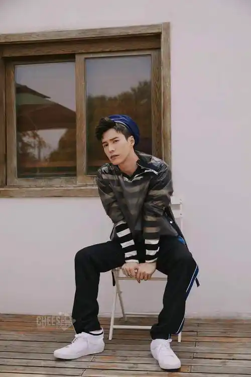 王冠逸秋日写真大片曝光