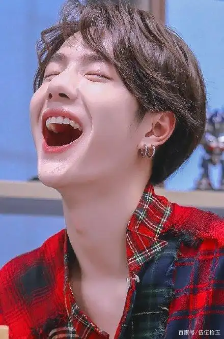 王一博究竟有多甜?看着白嫩的"牛奶肌",粉丝:想嘬一口腮帮子