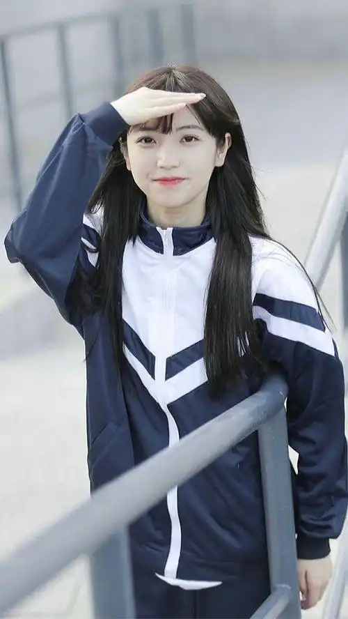 最适合15岁左右的圆脸女生发型这8种很不错百变时尚有个性