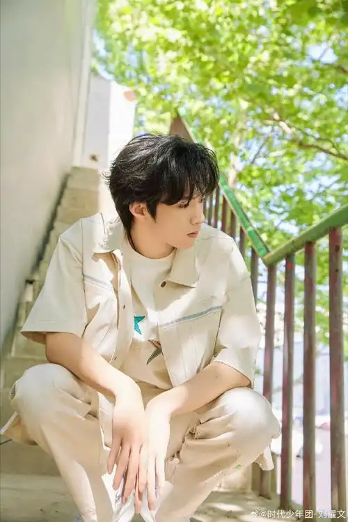 青年演员刘耀文##刘耀文炫迈品牌全球代言人