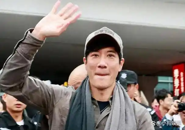 2021年,巨星歌王王力宏因为和前妻李靓蕾的婚姻出现问题,事业一落千丈