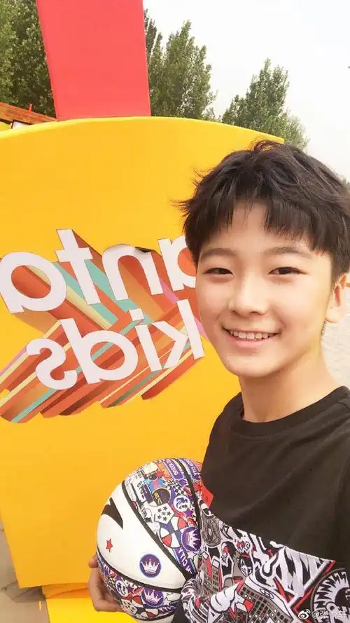 除了郭子睿变了模样之外,天天也长高了不少.