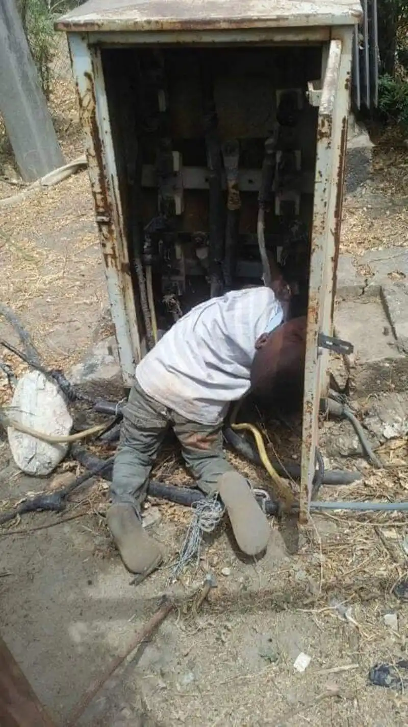 街头配电箱有多危险?尼日尔的一名小男孩触电身亡