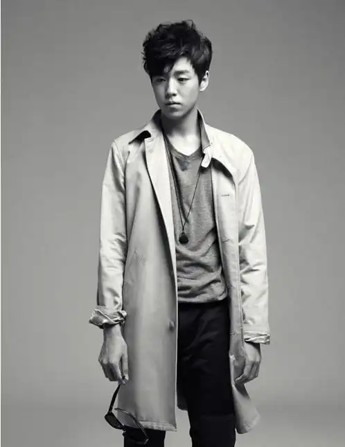 李玹雨熟男写真宣传新片《隐秘而伟大》