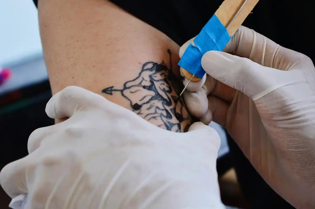 洗纹身的费用并没有统一的标准,一般在100到4000左右.