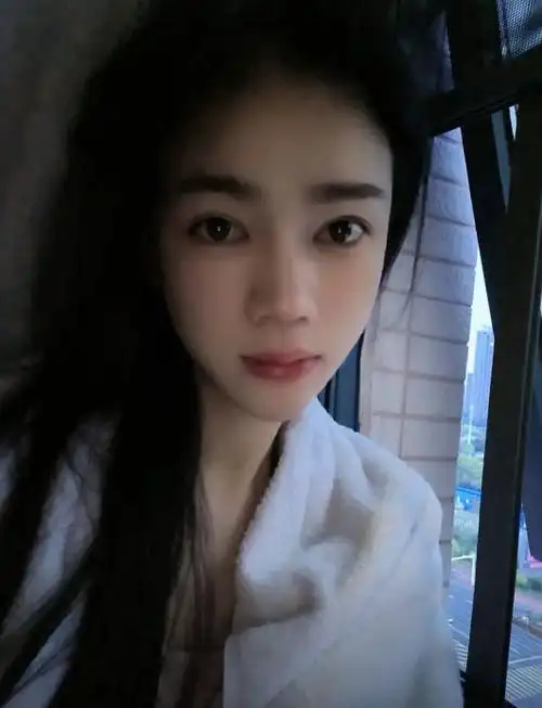 25岁抖音网红宣布变性梦想成为高冷美女模样让女生自叹不如