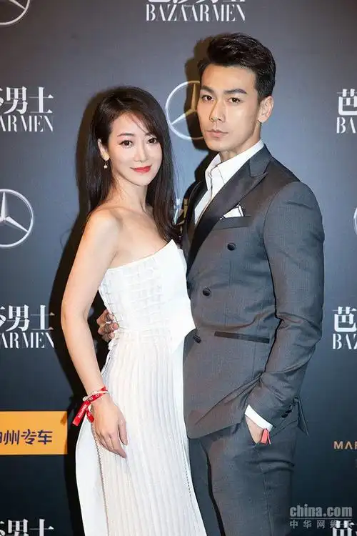 陈紫函美丽冻人曲线婀娜与老公出席活动撒狗粮510