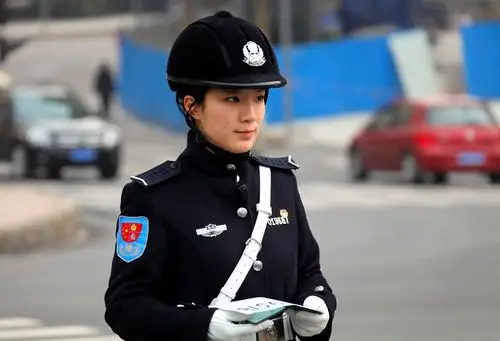 标题:重庆南滨路女巡警