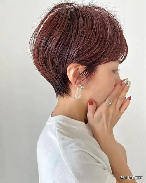 种最火短发送给大家(短发图片女2020最新款发型)"