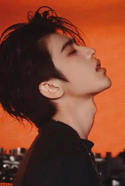 在线围观男明星迷人喉结,他们喉结怎么动,我的心就怎么跳_李敏镐_男人