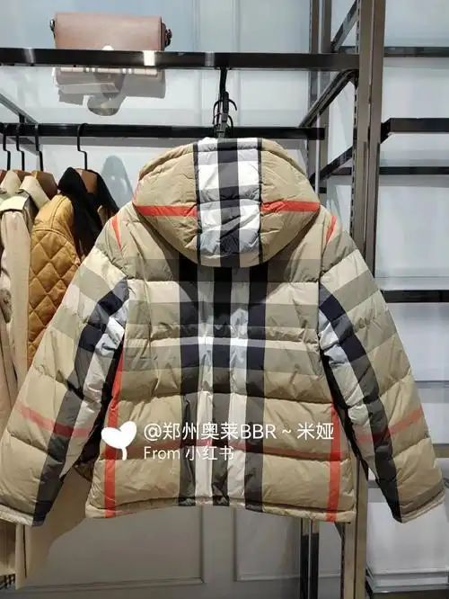 burberry经典格纹双面羽绒服