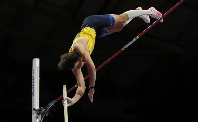 杜普兰迪斯再次打破撑竿跳高世界纪录,加冕历史第一人)
