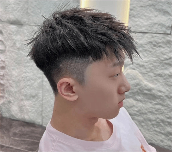 少年感十足烫发发型帅气清爽蓬松立体有型