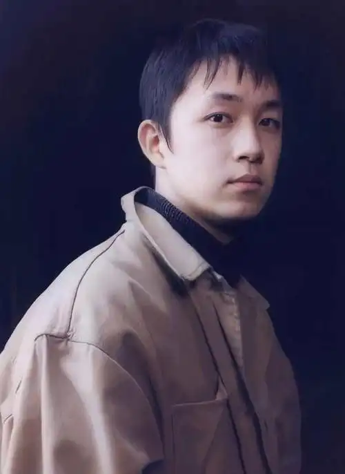 潘粤明离婚后董洁把儿子视为软肋9年不让我看儿子