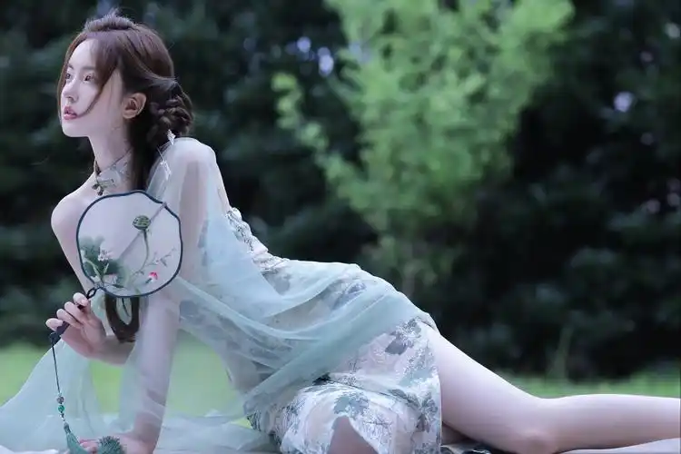 古韵 气质 美女 美腿 2520x1680美女壁纸_4k美女图片高清壁纸_墨鱼