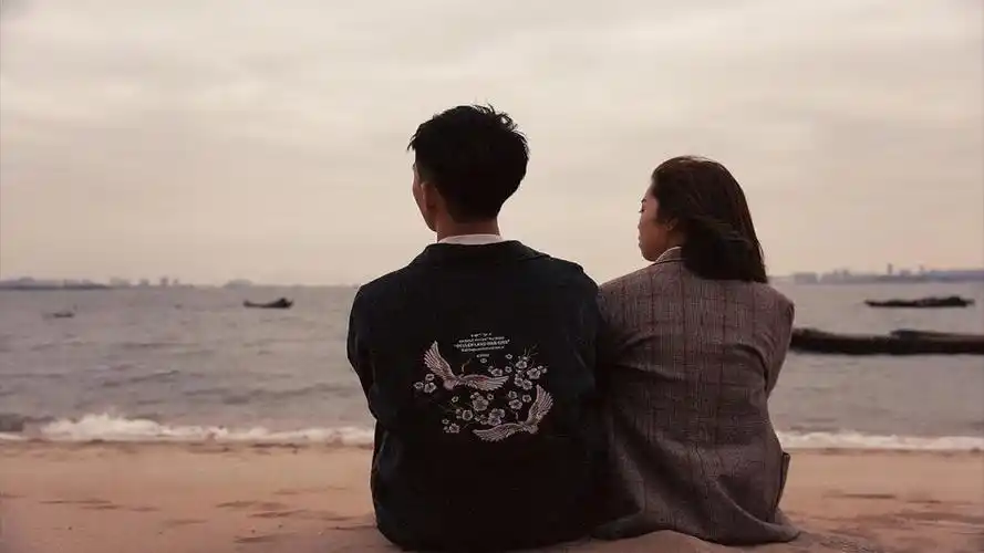 2021年最火情侣浪漫恩爱背影