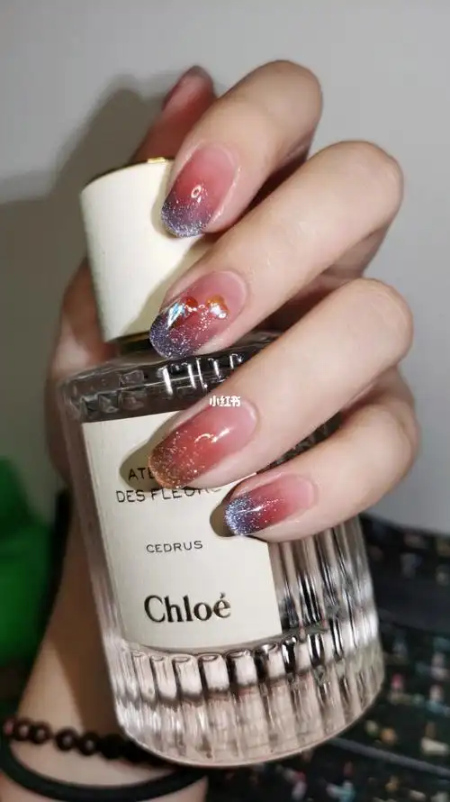 猫眼渐变美甲海面的落日余晖