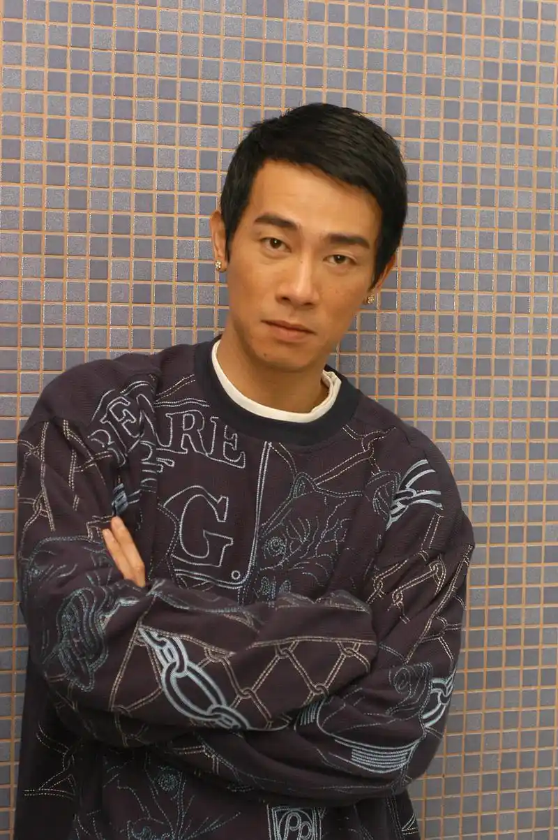 如何评价陈小春在电影《古惑仔》中的表现?