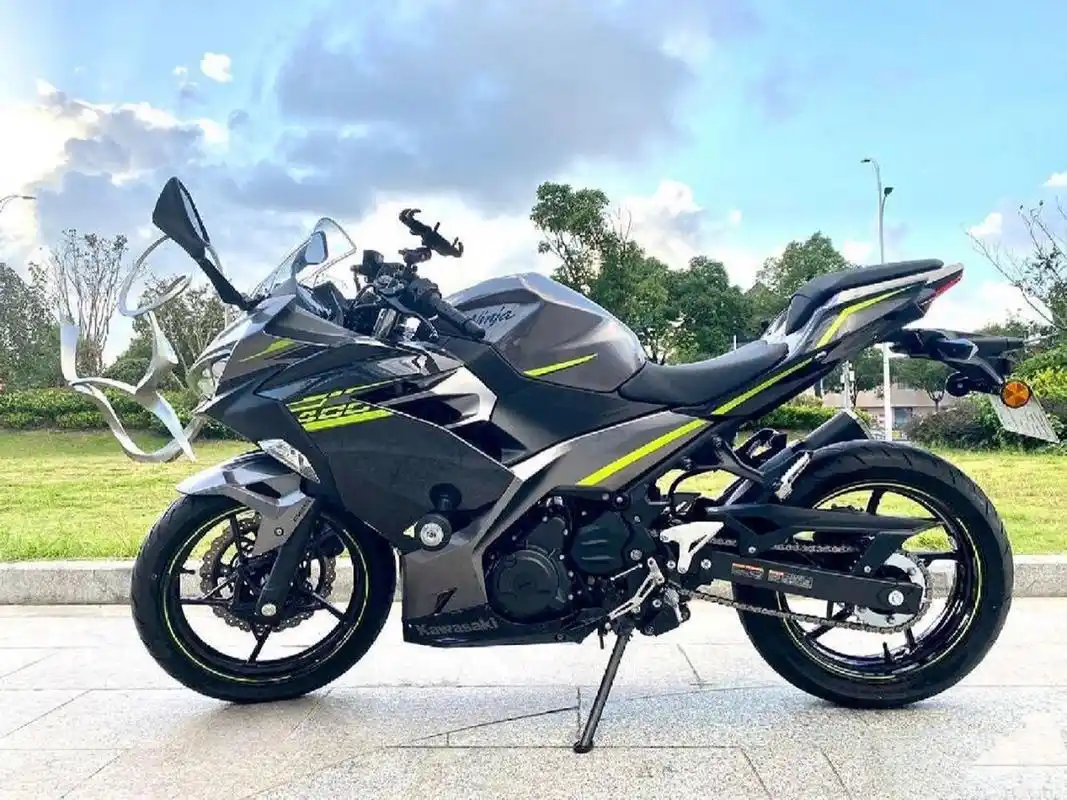 出售21款川崎ninjia400(金属星辰灰),2021年7月9日上牌,个人一手车