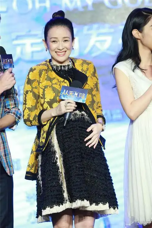 章子怡穿孕妇装亮相 挺大肚"孕味"十足(组图)