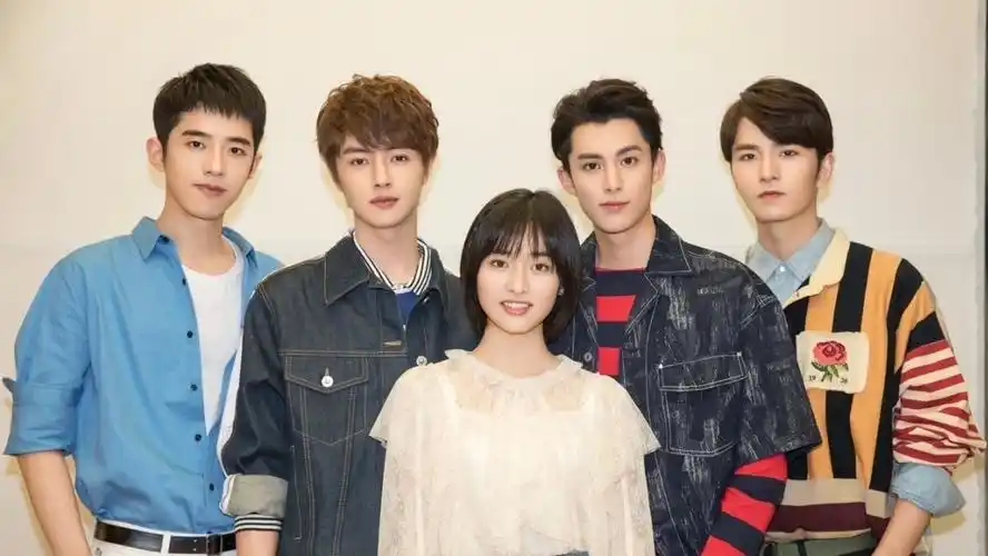 花泽类又亲杉菜新版流星花园杉菜是绿茶白莲花