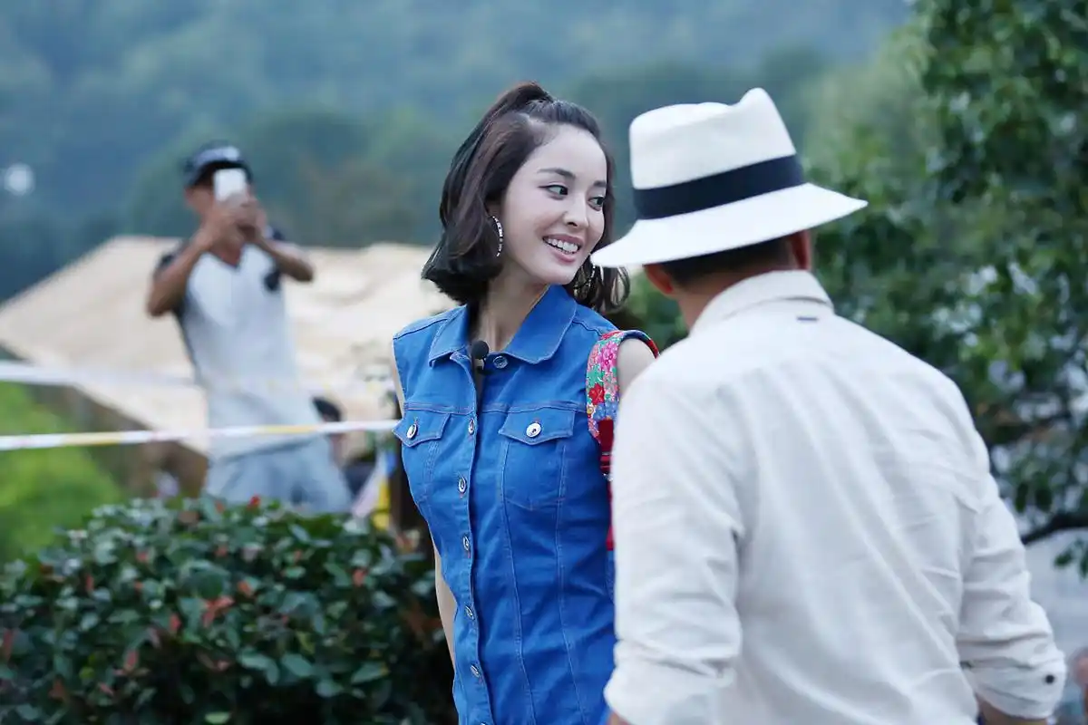 当年古力娜扎,参加综艺《偶像来了》时的现场照片!