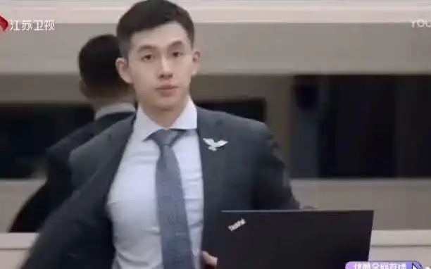 北大学霸帅哥林鹰谷正装秀身材耶斯莫拉林鹰谷闪闪发光的你